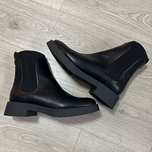 Kenneth Cole Black Chelsea Boots